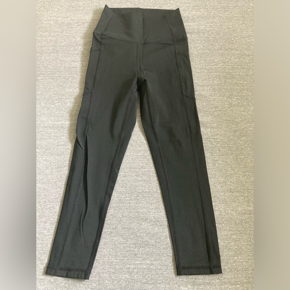 ZYIA Brilliant Black Capri Size 2